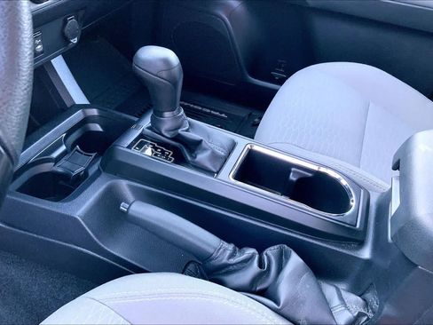 Used 2019 Toyota Tacoma SR AWD/4WD image 16