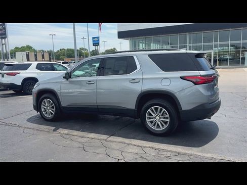Used 2023 Chevrolet Traverse LT FWD image 6