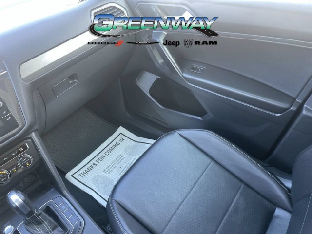Used 2021 Volkswagen Tiguan SE w/ Panoramic Sunroof Package FWD image 15