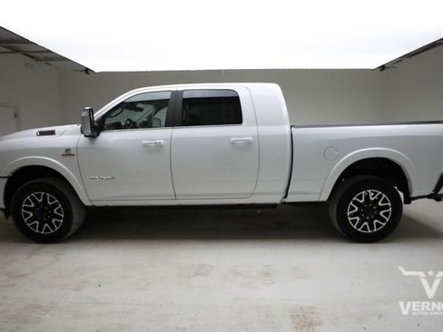 Used 2025 RAM 2500 Limited AWD/4WD image 2