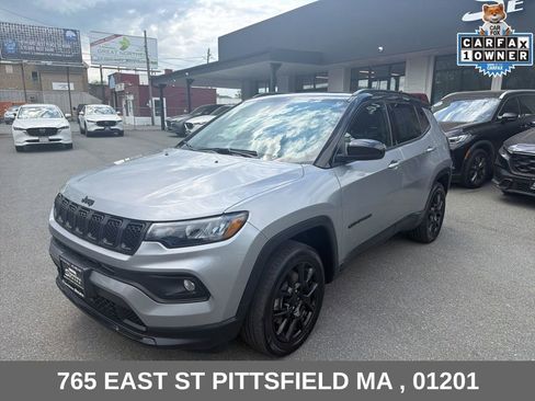 Used 2023 Jeep Compass Latitude w/ Sun and Sound Group AWD/4WD image 3