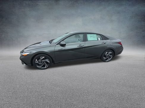 New 2025 Hyundai Elantra Limited image 9