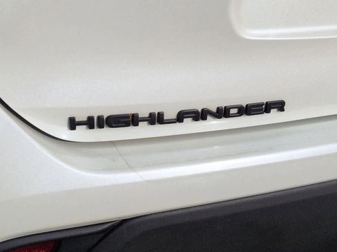 Used 2021 Toyota Highlander XLE image 12