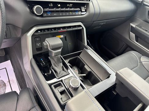 Used 2024 Toyota Tundra Platinum image 32