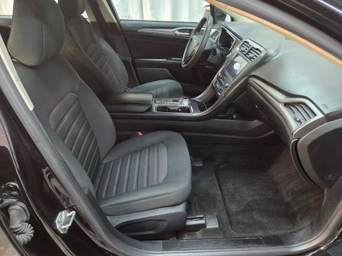Used 2020 Ford Fusion SE image 12
