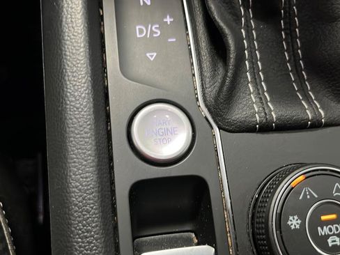 Used 2022 Volkswagen Atlas Cross Sport SE AWD/4WD image 22