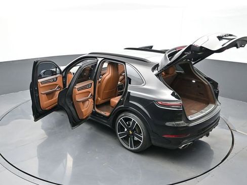 Used 2023 Porsche Cayenne Turbo image 27