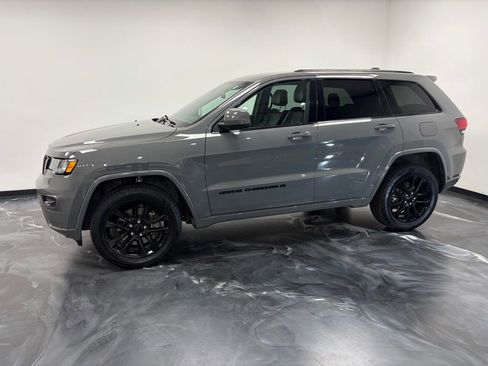 Used 2022 Jeep Grand Cherokee Laredo X image 20