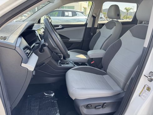 Used 2023 Volkswagen Taos SE w/ Panoramic Sunroof Package FWD image 15