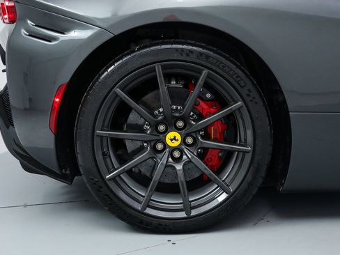Used 2025 Ferrari SF90 Spider AWD/4WD image 40