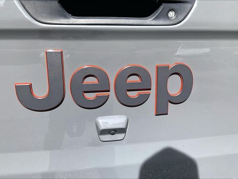 Used 2021 Jeep Gladiator Mojave AWD/4WD image 37