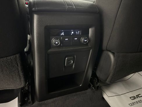 Used 2022 Chevrolet Traverse LT AWD/4WD image 46