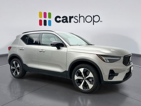 Used 2025 Volvo XC40 B5 Plus AWD/4WD image 7