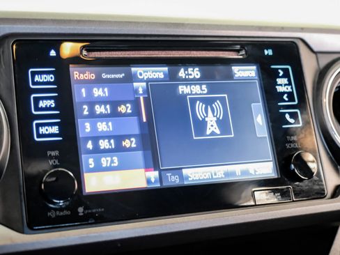 Used 2016 Toyota Tacoma TRD Sport w/ Towing Package image 28