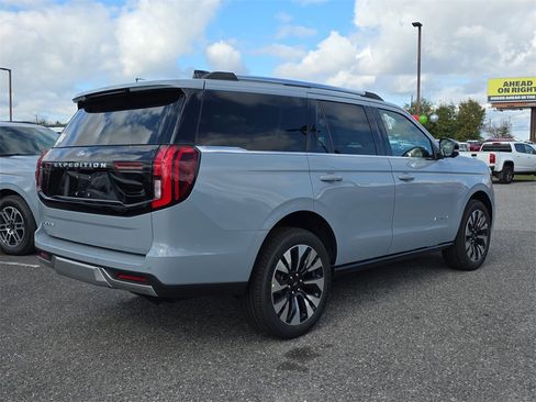 New 2025 Ford Expedition Platinum w/ Driver's Package image 5