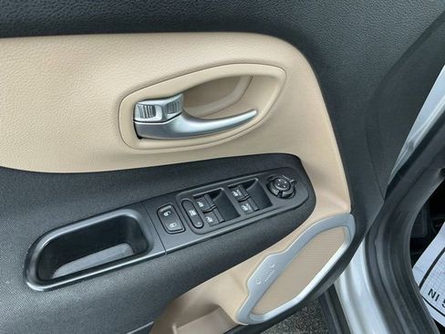 Used 2015 Jeep Renegade Latitude w/ Popular Equipment Group image 16