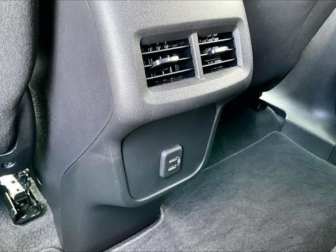 Used 2023 Chevrolet Equinox LT FWD image 11