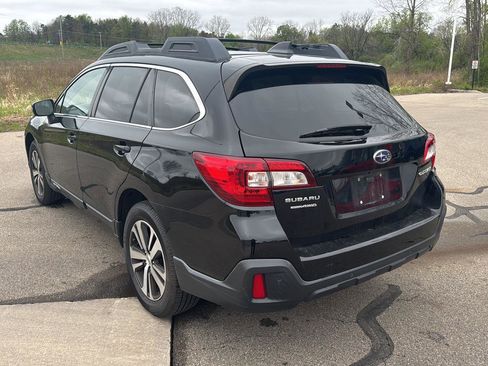 Used 2019 Subaru Outback 2.5i Limited AWD/4WD image 3
