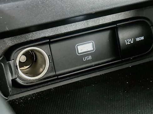 Used 2025 Kia Soul LX w/ LX Technology Package FWD image 28