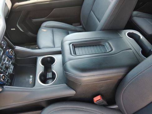 Used 2024 Chevrolet Suburban LT w/ Luxury Package image 21