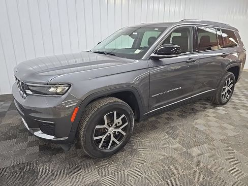 Used 2023 Jeep Grand Cherokee L Limited AWD/4WD image 8