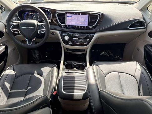 Used 2023 Chrysler Pacifica Limited w/ Uconnect Theater Family Group AWD/4WD image 17
