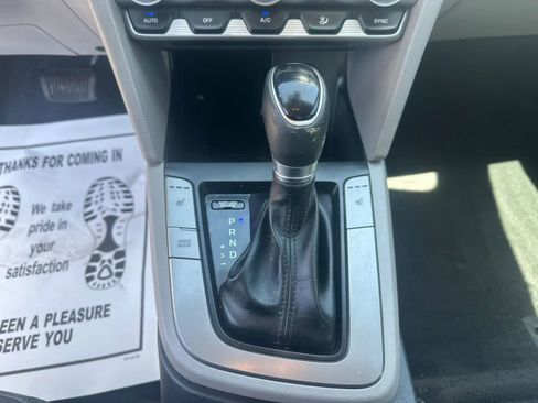 Used 2020 Hyundai Elantra Limited FWD image 12