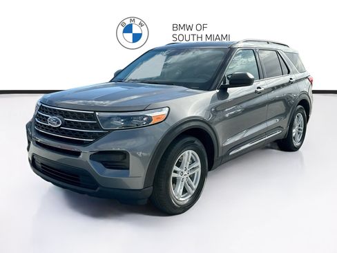 Used 2024 Ford Explorer XLT RWD image 3