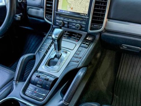 Used 2011 Porsche Cayenne Turbo AWD/4WD image 32