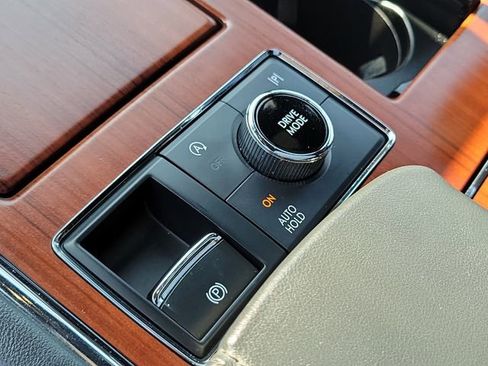 Used 2022 Lincoln Navigator 2WD image 32