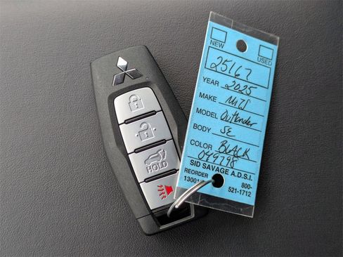 New 2025 Mitsubishi Outlander SE image 33