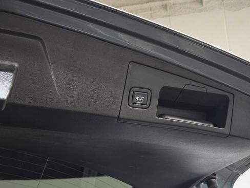 Used 2023 Cadillac XT5 Premium Luxury image 8