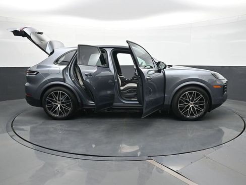 New 2026 Porsche Cayenne image 33