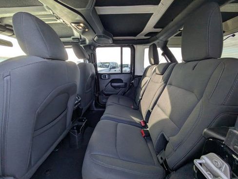 Used 2022 Jeep Wrangler Unlimited Sport image 11
