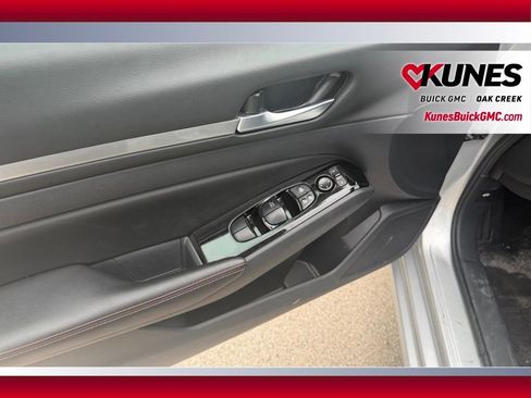 Used 2025 Nissan Altima 2.5 SR image 6