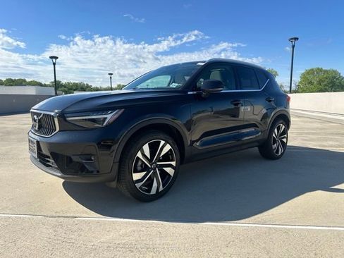 Certified 2023 Volvo XC40 B5 Ultimate w/ Protection Package Premier AWD/4WD image 4