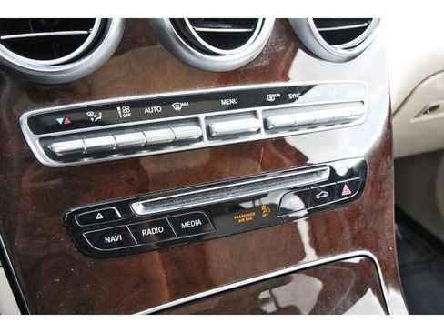 Used 2018 Mercedes-Benz GLC 300 4MATIC image 27