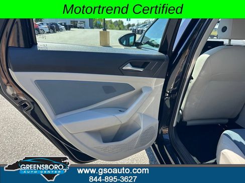Used 2025 Volkswagen Jetta SE FWD image 20