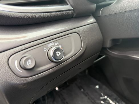Used 2022 Buick Encore Preferred AWD/4WD image 13