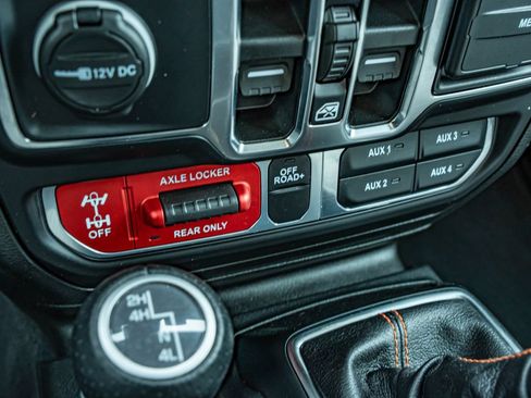 Used 2021 Jeep Gladiator Mojave w/ Dual Top Group AWD/4WD image 26
