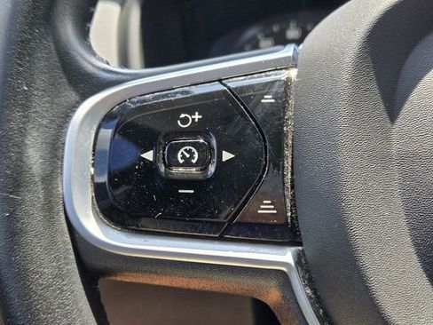 Used 2021 Volvo XC90 T5 Momentum w/ Protection Package Premier FWD image 23