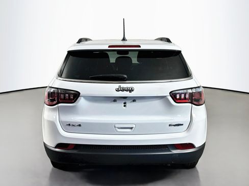 Used 2023 Jeep Compass Latitude w/ Sun and Sound Group AWD/4WD image 6