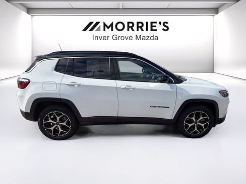 Used 2025 Jeep Compass Limited AWD/4WD image 4