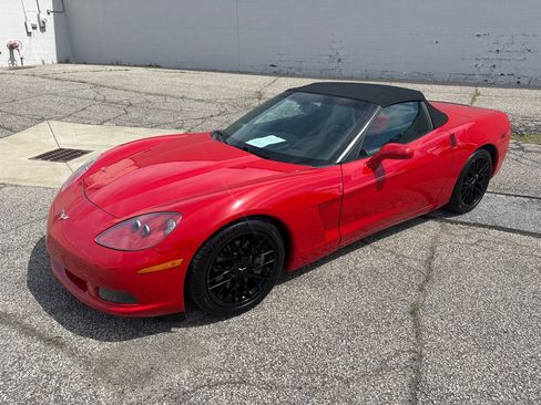 Used 2005 Chevrolet Corvette Convertible w/ Preferred Equipment Group RWD image 2