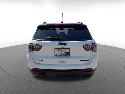 Used 2025 Jeep Compass Trailhawk AWD/4WD image 12