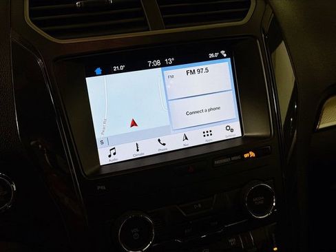 Used 2019 Ford Explorer XLT w/ XLT Sport Appearance Package AWD/4WD image 17