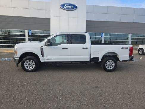 Used 2024 Ford F350 XLT image 2