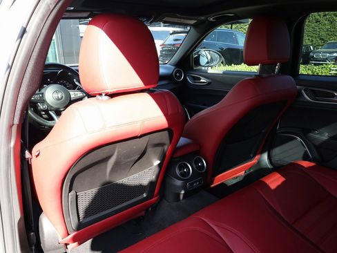 Used 2022 Alfa Romeo Giulia Veloce image 16