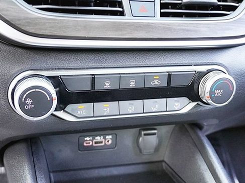 Used 2025 Nissan Altima 2.5 SV FWD image 26