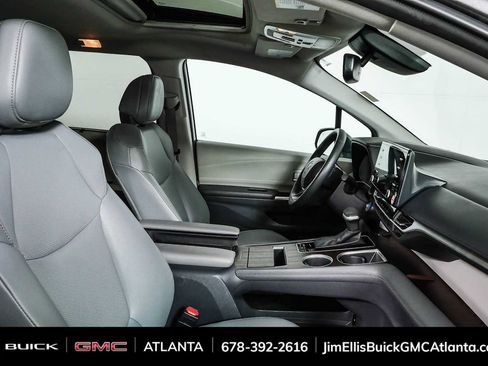 Used 2024 Toyota Sienna XLE FWD image 22